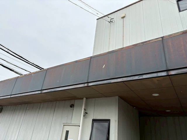 外壁のサビ写真